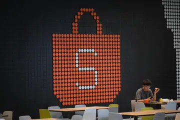Shopee yang berpangkalan di Singapura menyaksikan peningkatan pendapatan sebanyak 37.9 peratus tahun ke tahun kepada AS$12.4 bilion ($16.57 bilion).