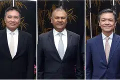 (Dari kiri) Encik Abu Bakar Mohd Nor dilantik sebagai Duta Bukan Pemastautin Singapura ke Kuwait; Encik Ishak Ismail sebagai Pesuruhjaya Tinggi Bukan Pemastautin Singapura ke Pakistan; dan Encik Pong Kok Tian sebagai Duta Singapura ke Qatar.