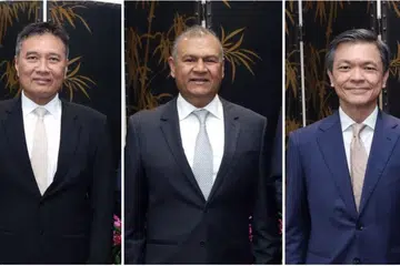 (Dari kiri) Encik Abu Bakar Mohd Nor dilantik sebagai Duta Bukan Pemastautin Singapura ke Kuwait; Encik Ishak Ismail sebagai Pesuruhjaya Tinggi Bukan Pemastautin Singapura ke Pakistan; dan Encik Pong Kok Tian sebagai Duta Singapura ke Qatar.