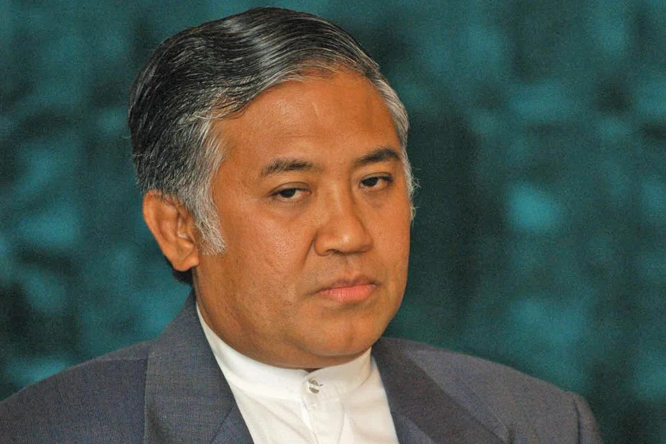 "Jalan tengah seharusnya menjadi penyelesaian bagi krisis tamadun dunia... Pelampauan radikal berlaku dalam banyak aspek kehidupan manusia... Radikalisme kebanyakannya dicetuskan oleh faktor-faktor bukan agama, seperti ketaksamaan dan ketimpangan dalam ekonomi dan politik." - Profesor Muhammad Sirajuddin 'Din' Syamsuddin (atas), duta khas presiden bagi dialog dan kerjasama antara kepercayaan dan antara tamadun Forum Keamanan Dunia dwitahunan ketujuh di Jakarta, kelmarin. - Foto THE JAKARTA POST