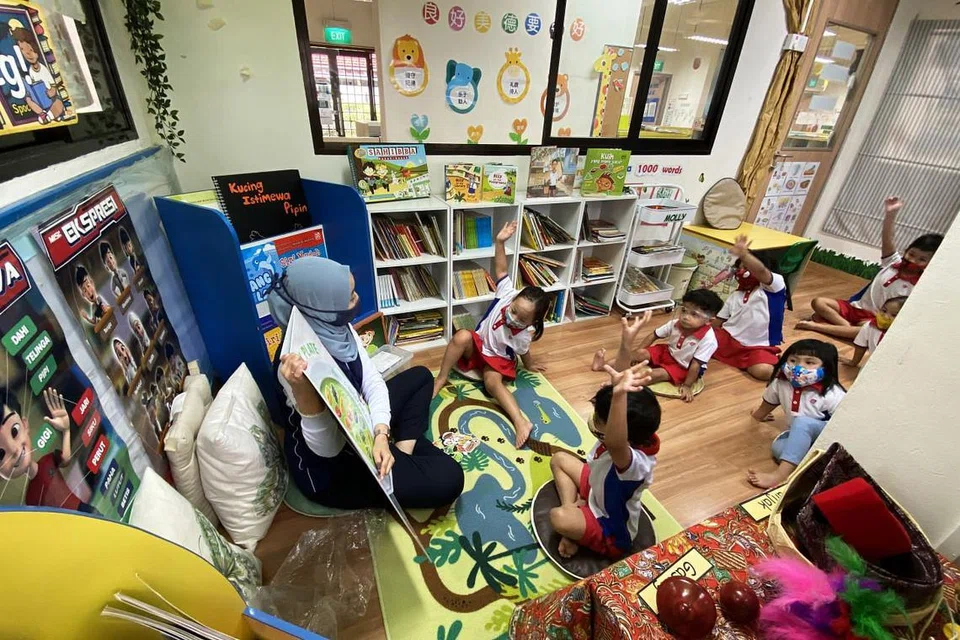 Bagi setiap 10 pekerjaan yang ditawarkan itu, lapan jawatan ditawar untuk golongan PMET. - FOTO: Fail