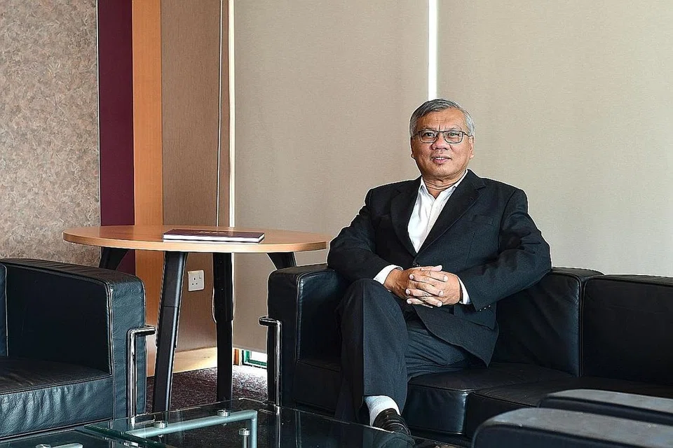 RINTIS JALAN BAGI PEMIMPIN GENERASI BARU: Menurut Encik Anuar pengunduran beliau akan merintis jalan bagi pemimpin generasi baru untuk memimpin operasi AMP. - Foto AMP