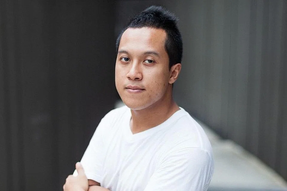 PROJEK TIGA KARYAWAN: Buku Khairat Kita: A History of Malay/Muslim Mutual Aid ditulis oleh Encik Fauzy Ismail, (atas) Encik Zakaria Zainal, dan Encik Zaki Jumahri.