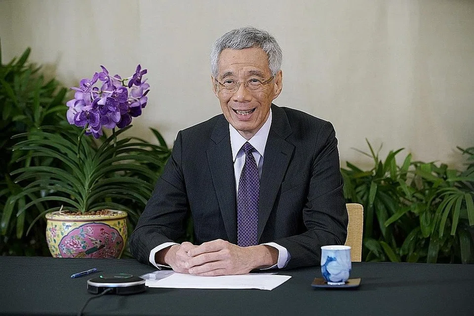 KERJASAMA: Negara-negara antarabangsa harus bekerjasama untuk membangunkan satu sistem standard dan kukuh bagi mengesahkan kesahihan ujian dan vaksinasi kata Perdana Menteri Encik Lee Hsien Loong. - Foto MCI