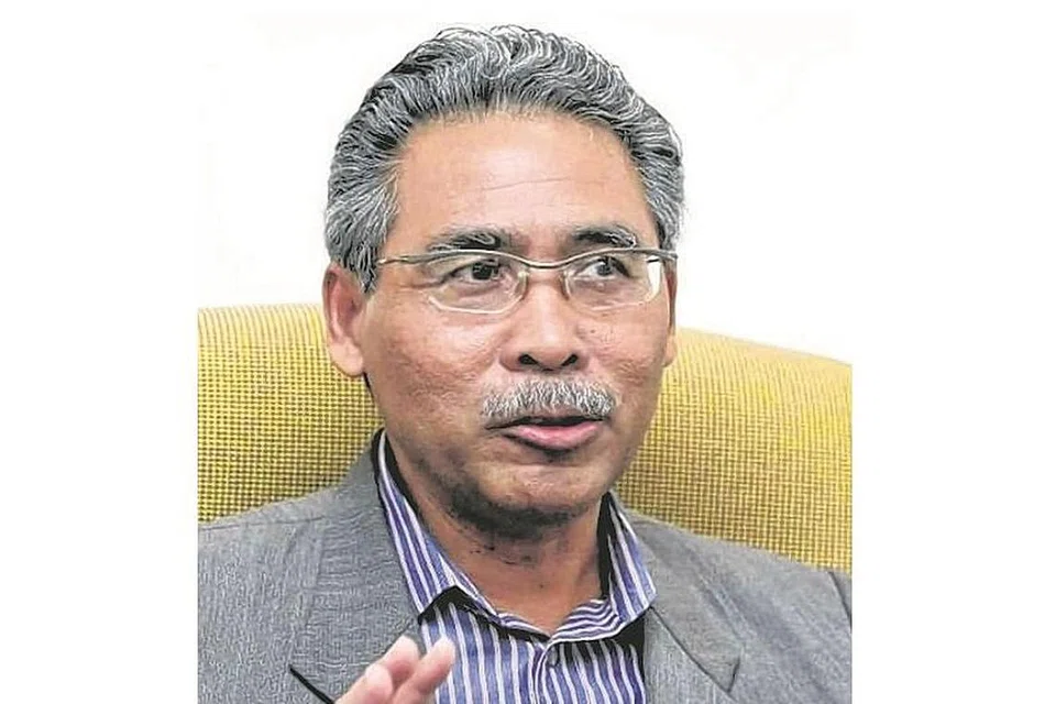 - Felo Kanan Akademi Nusantara NASR, Profesor Azmi Hassan.