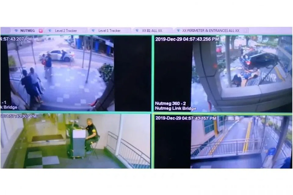 RAKAMAN DETIK KEMALANGAN: Rakaman kamera litar tertutup (CCTV) yang menunjukkan kejadian kemalangan di Lucky Plaza kelmarin. - Foto PEMBACA 