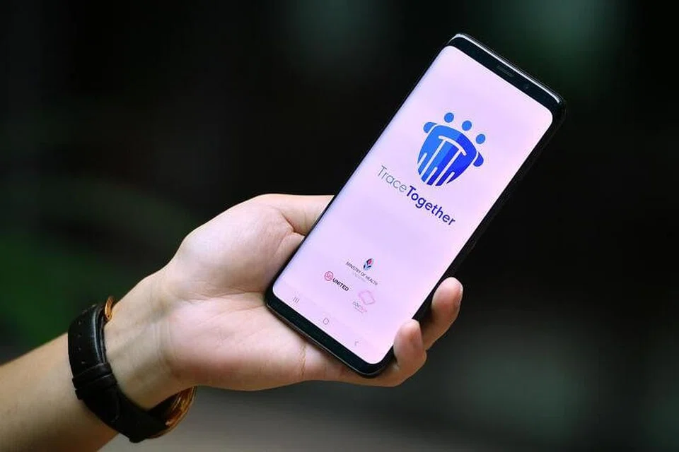 Kini terdapat 2 juta pengguna aplikasi TraceTogether di Singapura. - Foto CHONG JUN LIANG