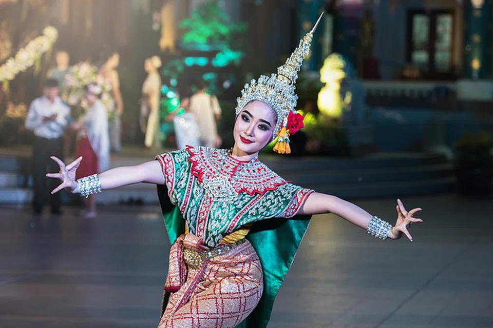 NIKMATI BUDAYA DI THAILAND: Bangkok menjadi destinasi percutian paling digemari warga Singapura kerana faktor kebudayaan dan membeli-belah di kota itu.