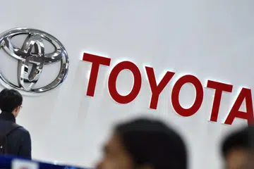 Seperti syarikat lain yang diancam bakal presiden Amerika, Encik Donald Trump, melalui Twitter, ancaman itu membimbangkan industri kereta Jepun, dan harga saham Toyota jatuh di Bursa Saham Tokyo.