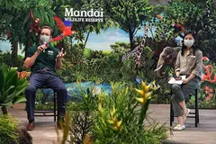 JENAMA BARU: Encik Mike Barclay bersama Cik Suzanne Ho, Naib presiden kanan untuk Jenama & Komunikasi, Kumpulan Mandai Wildlife bercakap bersama pihak media semasa pelancaran jenama baru semalam. - Foto BH oleh CHONG JUN LIANG
