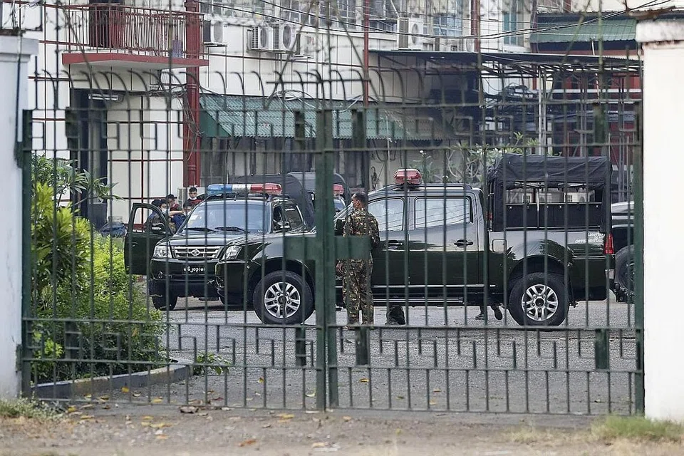 KAWAL KETAT: Pegawai serta kenderaan tentera dilihat di pekarangan bangunan televisyen dan radio yang dikendalikan pemerintah Myanmar menyusuli tindakan rampasan kuasa pihak tentera di negara itu semalam. - Foto EPA-EFE 