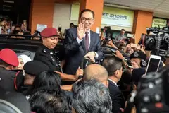 Perdana Menteri Malaysia, Datuk Seri Anwar Ibrahim, dibebaskan dari penjara melalui pengampunan diraja oleh Yang di-Pertuan Agong ke-15, Sultan Muhammad V, menerusi Lembaga Pengampunan Wilayah Persekutuan pada Mei 2018.