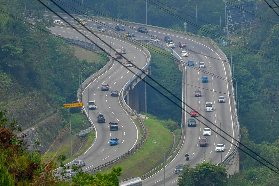 Keadaan aliran trafik lebuh raya Kuala Lumpur-Karak arah ke Pantai Timur kelihatan lancar pada petang 8 April berikutan orang ramai sudah pulang lebih awal pada 4 dan 5 April untuk menyambut Aidilfitri bersama keluarga.