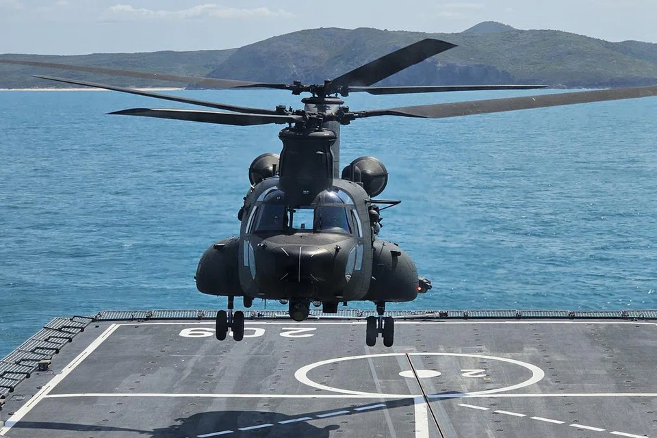 ‘RSS Persistence’ dilengkapi dengan landasan helikopter atau ‘flight deck’, yang membolehkannya menggerakkan pasukan tentera daripada kapal dengan pelbagai cara. Dalam satu masa, landasan tersebut mampu memuatkan sebuah helikopter angkat berat seperti Chinook atau dua helikopter angkat sederhana seperti A225M. Helikopter juga boleh mendarat pada waktu siang atau malam. 