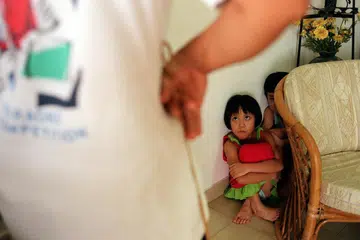 Apabila kerap terdedah pada rasa takut, ia mengubah cara otak bertindak balas terhadap dunia luar, kata penulis.