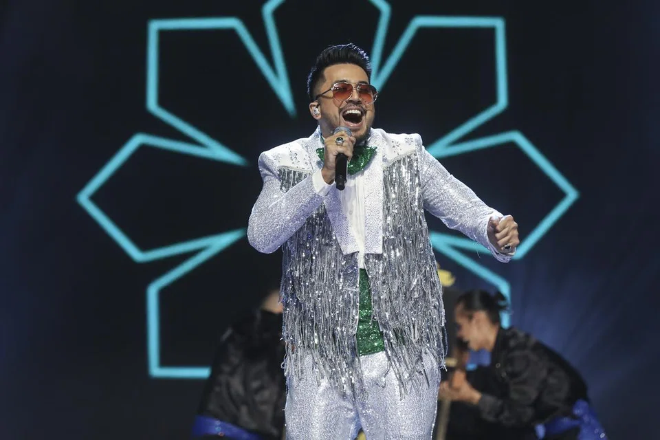 TUNJUKKAN SISI BERBEZA: Tidak ramai yang tahu Aliff Aziz mampu keluar dari zon selesa untuk bawa lagu ‘orang lama’, Datuk M. Daud Kilau.