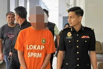 Pendakwah bebas berusia lingkungan 30-an tahun ditahan reman hingga 26 April untuk siasatan kes penyelewengan dana RM12.3 juta.