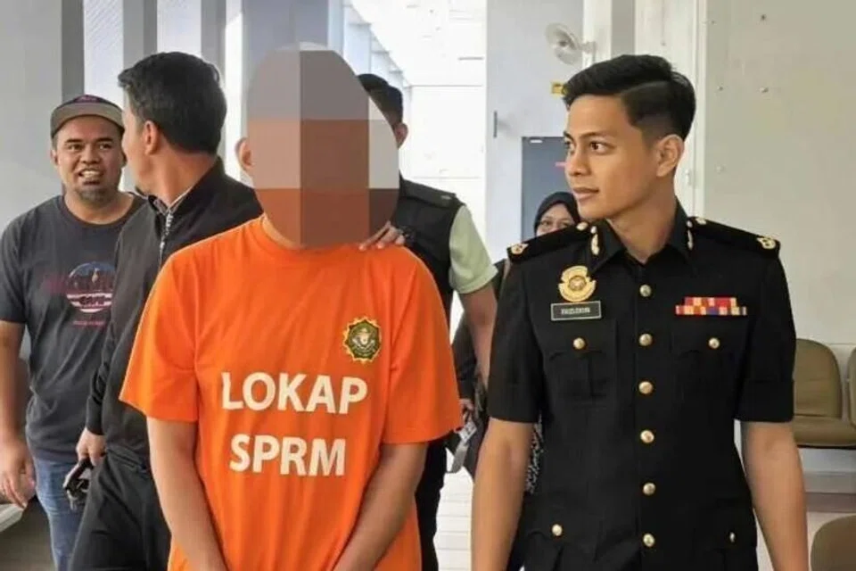 Pendakwah bebas berusia lingkungan 30-an tahun ditahan reman hingga 26 April untuk siasatan kes penyelewengan dana RM12.3 juta.