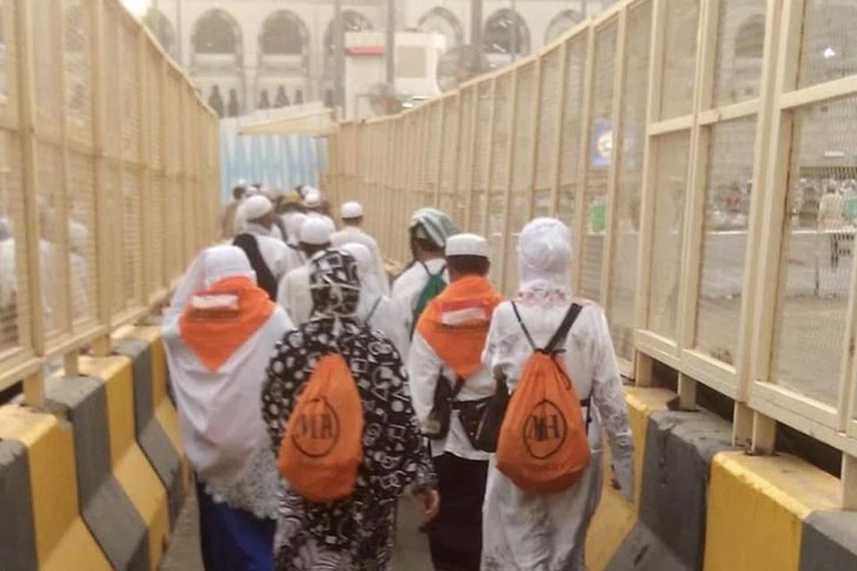 Bakal jemaah haji Indonesia 2025 hanya perlu membayar 62 peratus daripada jumlah keseluruhan kos iaitu 55.4 juta rupiah ($4,650). Selebihnya, iaitu 38 peratus atau 33.9 juta rupiah akan ditanggung oleh pemerintah.