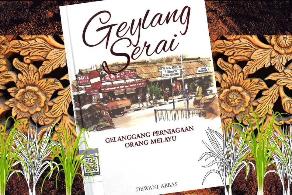 SARAT MAKLUMAT: Buku ini menyingkap dunia perniagaan di kawasan itu yang menawarkan pelbagai produk daripada makanan hingga ke pakaian dan alat muzik.