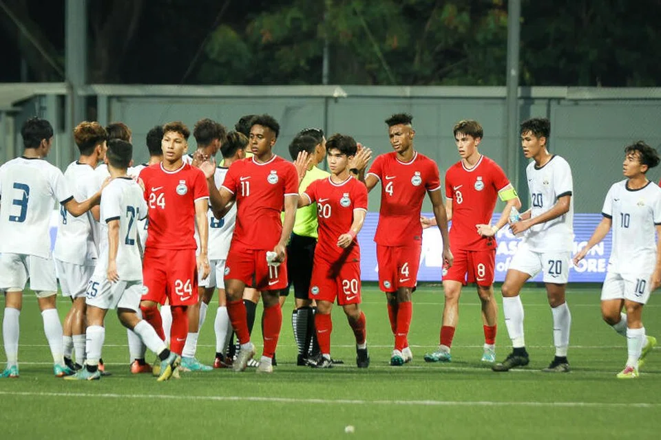 KURANG PERSIAPAN: Reaksi kecewa pemain bawah 22 tahun negara selepas kalah 1-2 kepada Kemboja dalam Piala Merlion di Singapura pada Mac. 