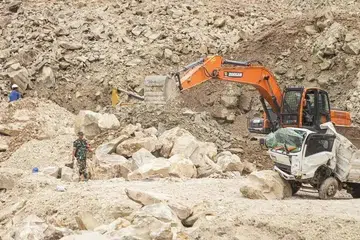  Indonesia membatalkan 190 lesen perlombongan mineral dan arang batu bertujuan memastikan tanah yang rosak akibat aktiviti perlombongan dipulihkan mengikut peruntukan guna tanah yang ditetapkan, sekali gus mengurangkan risiko kemerosotan alam sekitar dan bencana berkaitan.