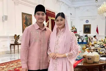 Encik Kaesang Pangarep dan isterinya, Cik Erina Gudono, mencetuskan kemarahan ramai di media sosial berikutan percutian mewah mereka ke Amerika Syarikat di tengah-tengah protes yang membantah beliau bertanding dalam pilihan raya wilayah kerana tidak memenuhi syarat umur.  