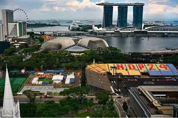Rakyat Singapura dan penduduk tetap boleh membuat permohonan untuk perbarisan utama pada 9 Ogos atau salah satu daripada dua sesi pratonton NDP pada 27 Julai dan 3 Ogos.