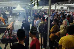 RESPONS BAIK: Ribuan pengunjung dikatakan membanjiri rumah terbuka sempena Hari Raya Aidilfitri di Kelantan yang dihoskan Datuk Seri Anwar Ibrahim pada 12 Mei.