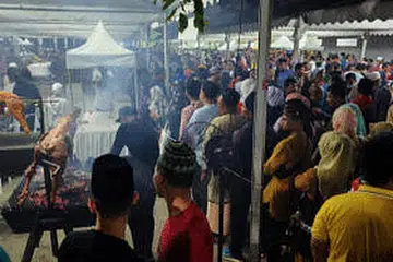 RESPONS BAIK: Ribuan pengunjung dikatakan membanjiri rumah terbuka sempena Hari Raya Aidilfitri di Kelantan yang dihoskan Datuk Seri Anwar Ibrahim pada 12 Mei.
