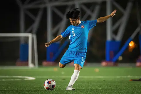 Pemain Pertahanan Young Lions, Andrew Aw, yang telah mencatat lebih 50 penampilan peringkat tertinggi. 