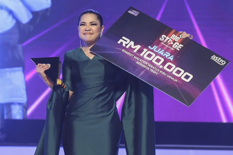 HARAPAN MASA DEPAN CERAH: Nadeera Zaini yang pulang dengan gelaran juara Big Stage 5 berharap prestasi kerja seninya akan menampakkan kemajuan selepas ini.