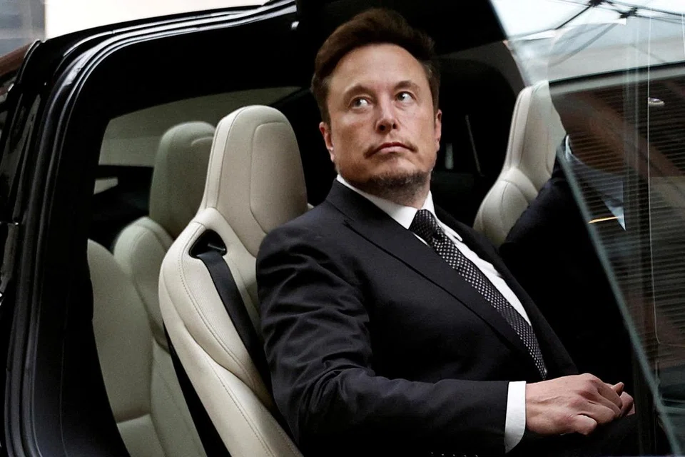 JADI REBUTAN: Pelaburan yang dibuat oleh Encik Elon Musk menjadi rebutan antara Malaysia dengan  Indonesia bagi menggerakkan enonomi masing-masing.