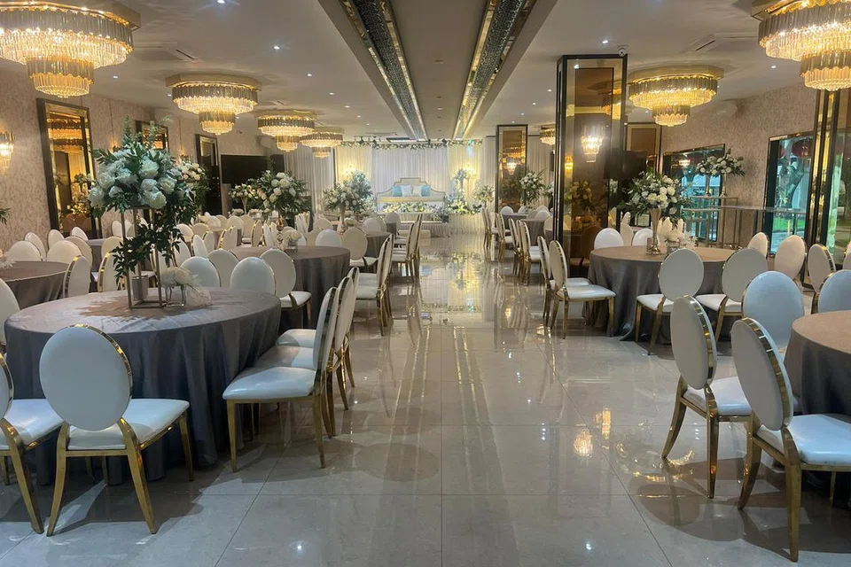 CERAH DAN INDAH: The Venice Ballroom menggunakan warna cerah dan pastel seiring trend bagi mereka yang mahukan sentuhan moden dan indah.