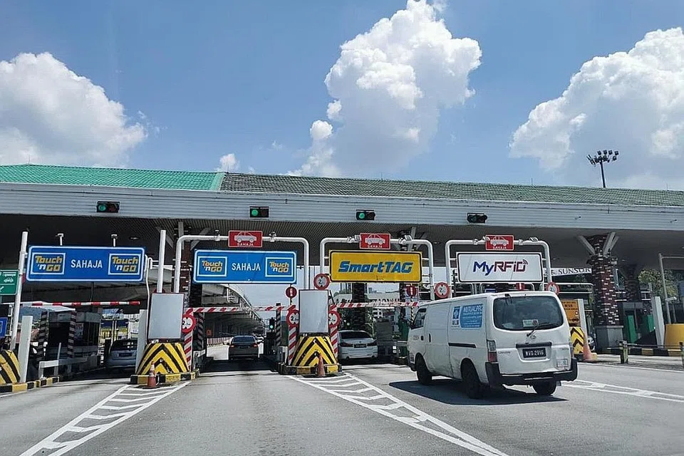 ADA PILIHAN: Sistem RFID mula dilaksanakan pada 15 Januari 2022. Pengguna PLUS diberi pilihan sama ada menggunakan sistem TnG, SmartTAG atau RFID. - Foto BH oleh KHIRUL BAHRI BASARUDDIN