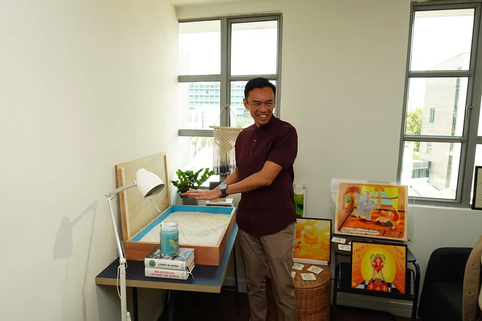 Thought Partner Studio (TPS) gunakan seni, kreativiti dan deria sebagai alat dengan kenderaan untuk terapi kesihatan mental.