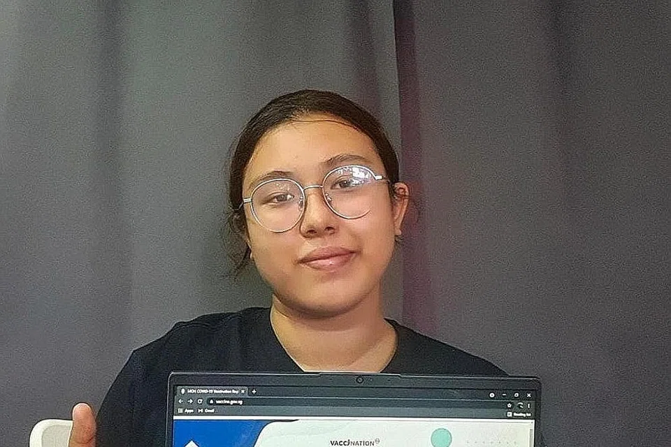 GEMBIRA DAPAT MENGAMBIL VAKSIN: Cik Natasha bakal mengambil dos pertama pada 21 Jun ini setelah sebuah jawatankuasa pakar mengenai vaksinasi Covid-19 mengumumkan kelmarin bahawa golongan yang mempunyai sejarah anafilaksis boleh mengambil vaksin itu. - Foto ihsan NURUL NATASHA NORSHAHARILI ZULZATA