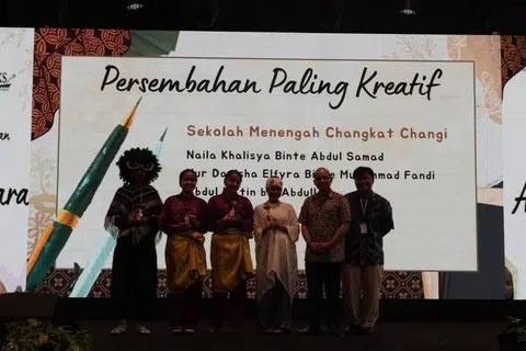 Antara sorotan acara ‘Sayembara’ ialah persembahan puisi secara langsung oleh lima sekolah terbaik daripada Kategori A (sekolah menengah) dan Kategori B (maktab rendah), yang memperlihatkan bakat-bakat muda dalam penghayatan dan penyampaian karya sastera. Dalam persaingan sengit itu, Sekolah Menengah Changkat Changi telah dinobatkan sebagai pemenang bagi anugerah Paling Kreatif bagi Kategori A melalui persembahan mereka yang penuh inovasi dan daya tarikan.