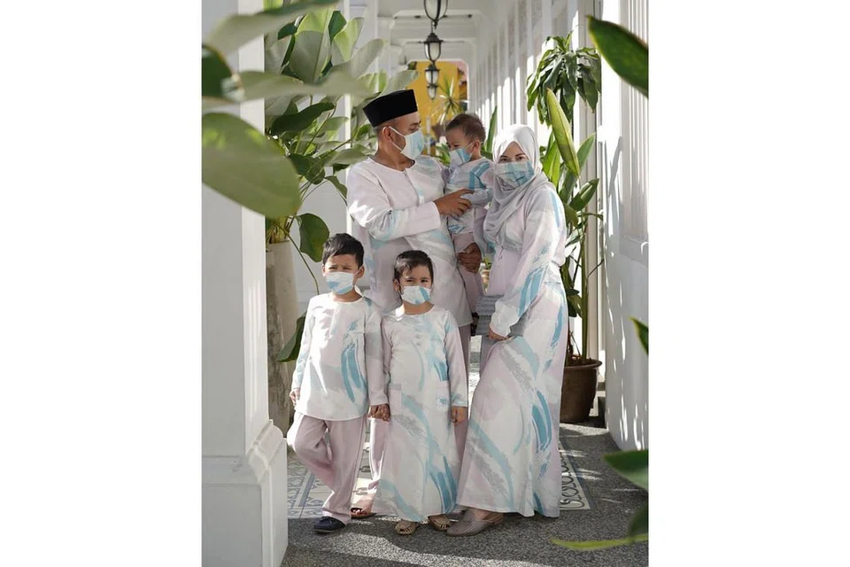 TREND MENARIK: Jenama fesyen Andrianna Yariqa memperkenalkan koleksi baju kurung yang dipadankan bersama baju kurung. - Foto ANDRIANNA YARIQA