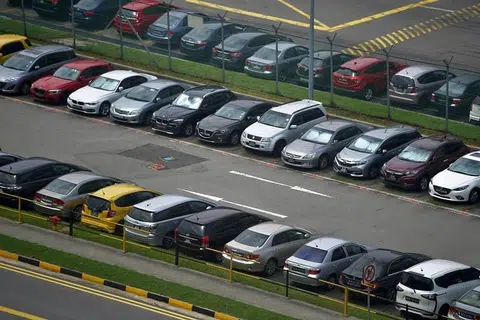 Pakar-pakar perubatan memberi amaran supaya tidak biarkan sesiapa di dalam kereta di tempat letak kereta tengah panas kerana suhu yang melampau boleh menyebabkan masalah perubatan yang serius. 