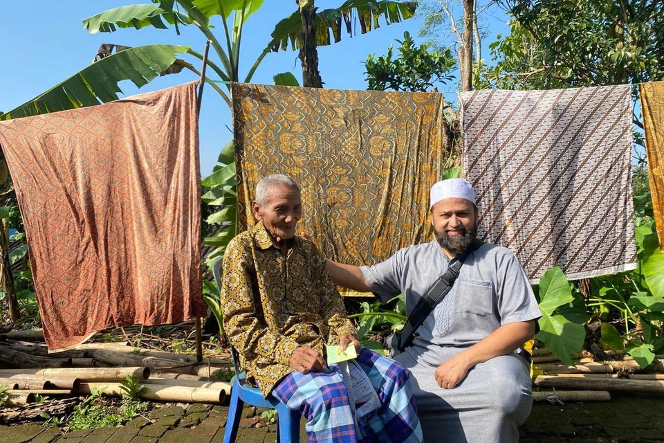 Ustaz Muhammad Ferozudeen Al Hafiz (kanan) ingin terus membantu penduduk miskin yang terpinggir, khususnya di Indonesia dan India. 