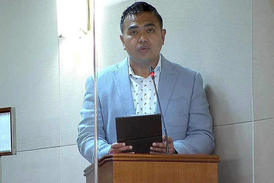 "Selain menghantar gambar dan kandungan tidak senonoh kepada individu yang mudah terjejas, saya ingin bertanya sama ada ini juga termasuk menghantar pautan gambar seksual atau pautan kepada kandungan dan laman seksual menerusi platform seperti chat di Instagram, WhatsApp, komen Tik Tok atau chat di platform permainan seperti Minecraft atau Roblox?'' - Encik Sharael Taha (GRC Pasir Ris-Punggol)