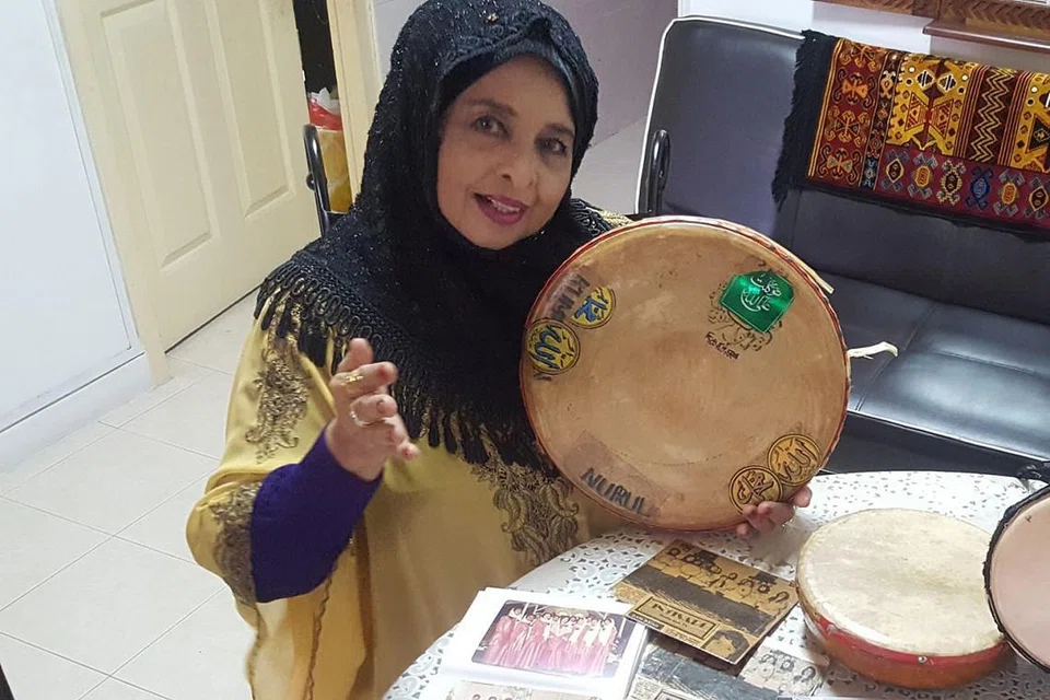 Faridah Hanum masih berbakti, 69: CINTA Cik Faridah Hanum Mohd Noor kepada qasidah tidak pernah pudar sejak beliau menubuhkan kumpulan qasidah wanita Nurul Al-Syidiq pada 1977. Hari ini, beliau menyumbang suara merdunya kepada kumpulan marhaban di Masjid Sallim Mattar.
