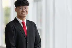 Encik Mohamad Izz Syafiq Mohamad Ali, 23 tahun, adalah antara 749 lulusan bagi kohort kelima program Diploma Bekerja dan Belajar (WSDip) Institut Pendidikan Teknikal (ITE) 2024. Beliau mengikuti WSDip di Institut Pendidikan Teknikal (ITE) Kolej Central dalam Pemodelan Maklumat Bangunan (BIM)  dan Reka Bentuk Seni Bina. 