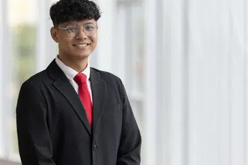 Encik Mohamad Izz Syafiq Mohamad Ali, 23 tahun, adalah antara 749 lulusan bagi kohort kelima program Diploma Bekerja dan Belajar (WSDip) Institut Pendidikan Teknikal (ITE) 2024. Beliau mengikuti WSDip di Institut Pendidikan Teknikal (ITE) Kolej Central dalam Pemodelan Maklumat Bangunan (BIM)  dan Reka Bentuk Seni Bina. 