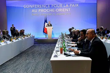 PERSIDANGAN KEAMANAN DI TIMUR TENGAH: Presiden Perancis, Francois Hollande, memberi ucapan di persidangan yang diadakan di Paris Ahad lalu. Persidangan tersebut dihadiri menteri luar negara dan wakil sekitar 70 negara. Singapura menekankan sokongannya terhadap penerusan perbincangan antara Palestin dan Israel untuk mencapai penyelesaian dua negara dalam konflik yang mereka hadapi sejak sekian lama. - Foto AFP