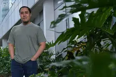 DULU BANYAK BERMAIN, KINI JURUTERA PENYELIDIKAN: Encik Ahmad Amirul Abdul Rahim hanya mula mengambil serius tentang pelajaran semasa menengah empat dan kemudian melanjutkan pengajian hingga ke peringkat sarjana muda. Jurutera penyelidikan di Institut Teknologi Pembuatan Singapura (Simtech) itu kini sedang mengikuti kursus diploma dalam desain komunikasi secara sambilan. - Foto BM oleh NG SOR LUAN