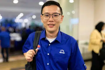 Calon Barisan Nasional (BN) bagi kerusi Dewan Undangan Negeri (DUN) Paloh, Encik Lee Ting Han.