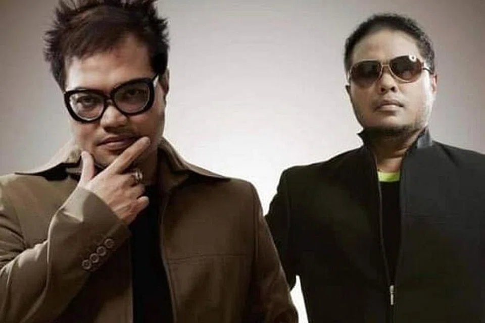 MANFAAT BAKAT SENI: Nuradee yang terdiri daripada dua beradik, (dari kiri) Mohamed Noor Abdullah dan abangnya, Mohamed Rashid, menghasilkan lagu 'Saya Ada Demensia' bagi menyebar ihsan terhadap perjuangan individu dengan kondisi peluputan daya ingatan, demensia. - Foto ihsan NURADEE