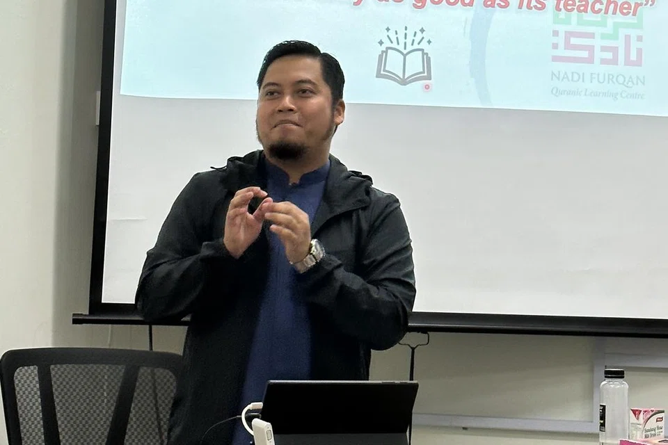 Ustaz Achmad Fatha Asghari, pelatih di Nadi Furqan, mengetuai bengkel pedagogi tajwid khas untuk asatizah di Perdaus.